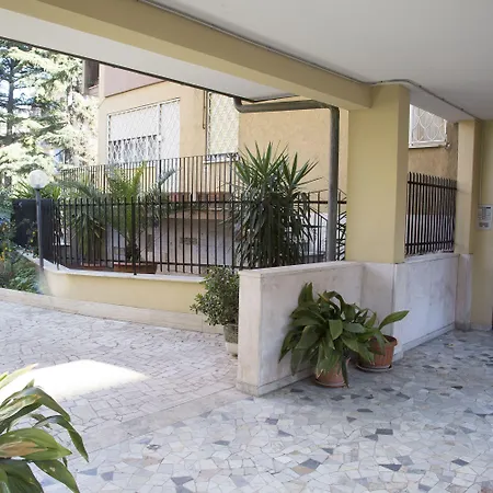 ゲストハウス Cantalupa ローマ